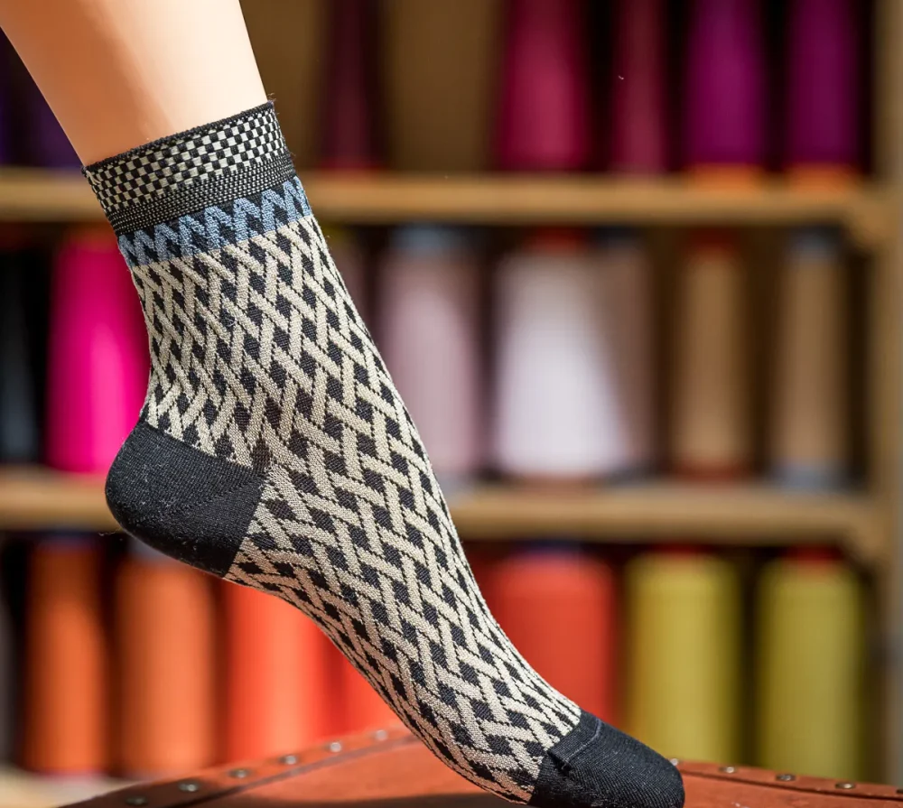 Accueil 10 chaussettes femmes noir motifs